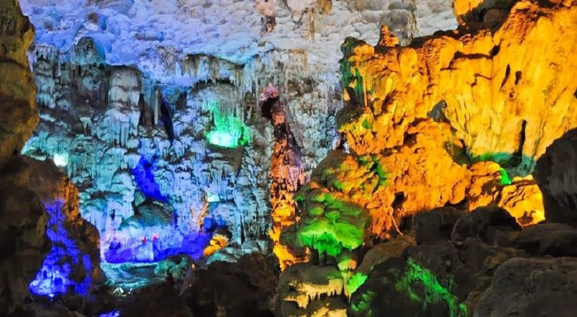 Visit Thien Cung Cave