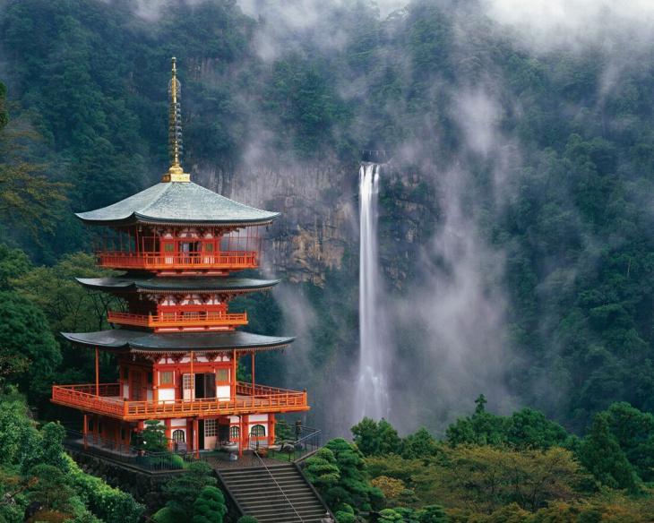 chùa Seigantoji và thác nước Nachi No Taki