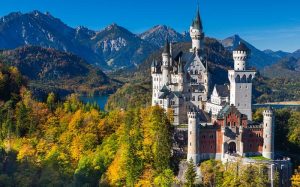 Bavaria là vùng phía nam nước Đức có nền văn hóa riêng. Trên thực tế, nhiều truyền thống của Bavaria và phần lớn ẩm thực của vùng này thường được