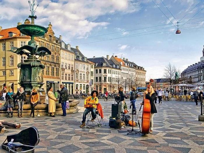 Copenhagen là một thành phố đầy mê hoặc trên bờ biển tuyệt đẹp của Biển Baltic.