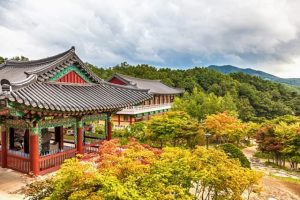 Vào thời triều đại Joseon, Daegu, nơi hợp lưu của sông Nakdong và sông Geumho, là trụ sở của thống đốc đầy quyền lực của tỉnh Kyungsang hiện không còn tồn tại.