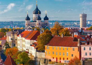 Từ lâu là một cảng quan trọng, Tallinn ở Estonia là một nơi rất đẹp và đẹp như tranh vẽ để khám phá, với một quá khứ hấp dẫn để bạn tìm hiểu. Nằm trên