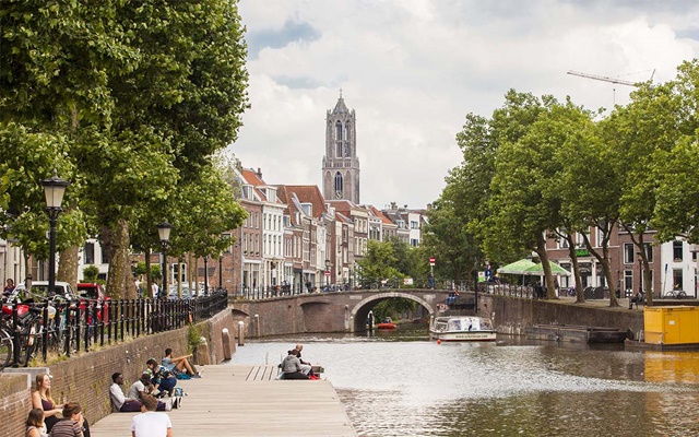Chỉ cách Amsterdam một chuyến tàu ngắn về phía đông nam, Utrecht chắc chắn là một trong những thành phố đẹp nhất để ghé thăm ở Hà Lan.