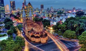 Mạo hiểm và tiến bộ, Việt Nam là một quốc gia đang phát triển nhanh chóng. Các thành phố của nó chứa đầy văn hóa, sự sáng tạo và kiến trúc thuộc địa