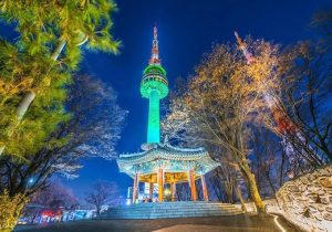 Tháp Namsan hay còn gọi là tháp N Seoul là một công trình mang vẻ đẹp thanh lịch nằm dưới chân núi Namsan giữa lòng thủ đô Seoul